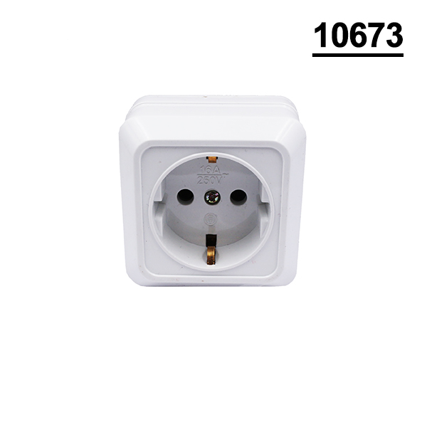 10673